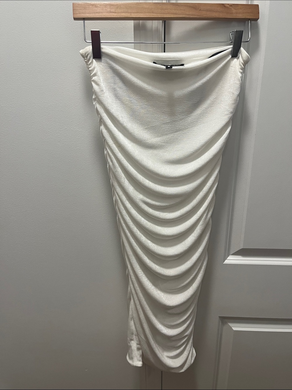 SER.O.YA White Ruched Midi Skirt with Draped Silhouette
